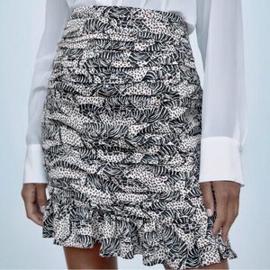 NEW Zara Abstract Mini Skirt size XS